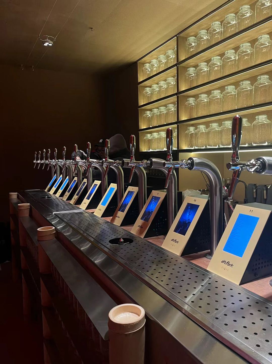 Self-service-unmanned-beer-brewing-12-single-head-beer-tap-brewing-system-1