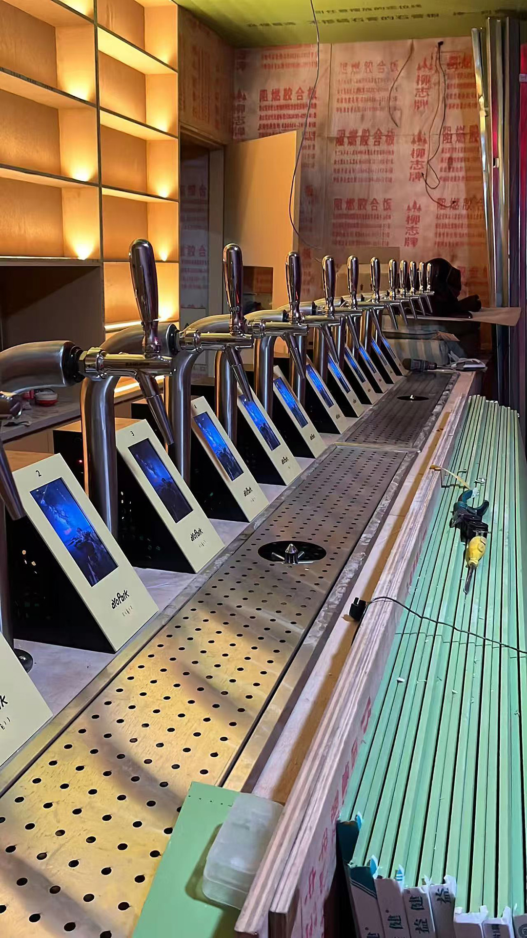 Self-service-unmanned-beer-brewing-system-with-12-single-head-beer-taps-1